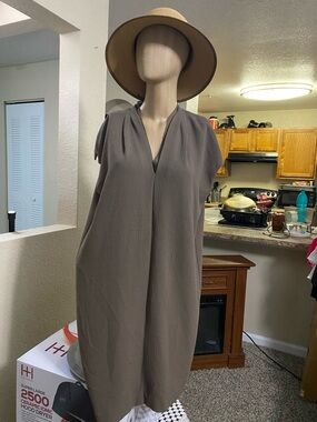 Carmen Marc Valvo Taupe Dress with Label Detail